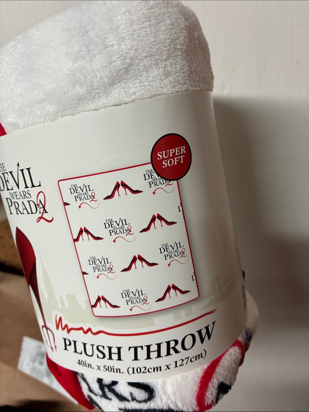 The devil wears Prada 2 plush throw blanket - Picture 3 of 5